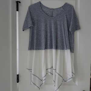 XL scoop neck navy/white top